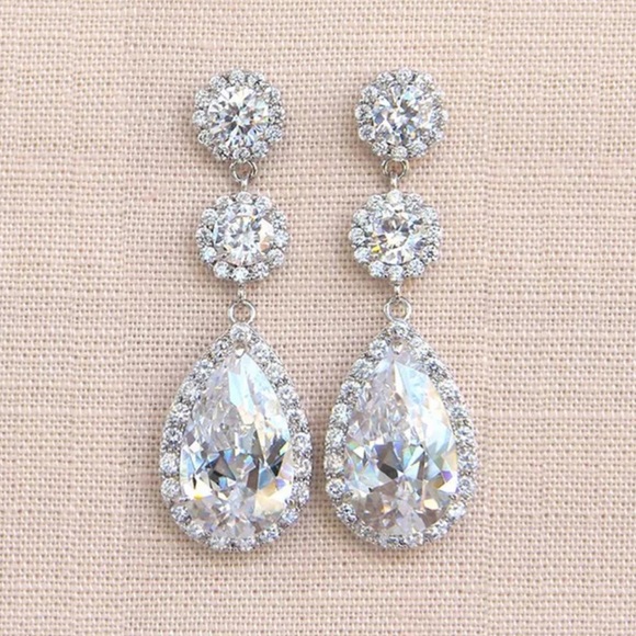 Jewelry - NEW 925 STERLING SILVER DIAMOND DROP EARRINGS